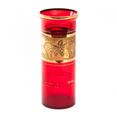 Flakon szklany w kolorze czerwonym ze złoconą dekoracją w górnej części oraz motywem winorośli. Niemcy,  Lata. 80 XX w. 